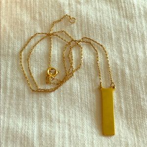 Simple gold pendant necklace